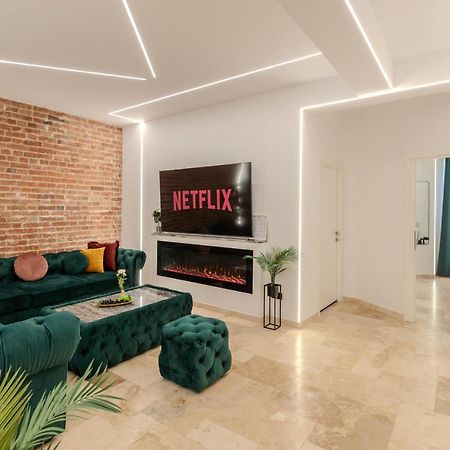 בוקרשט Luxury Living: Smart 2Br Apartment At Unirii Square מראה חיצוני תמונה
