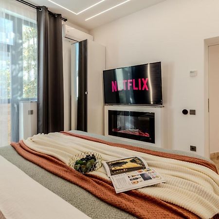 בוקרשט Luxury Living: Smart 2Br Apartment At Unirii Square מראה חיצוני תמונה