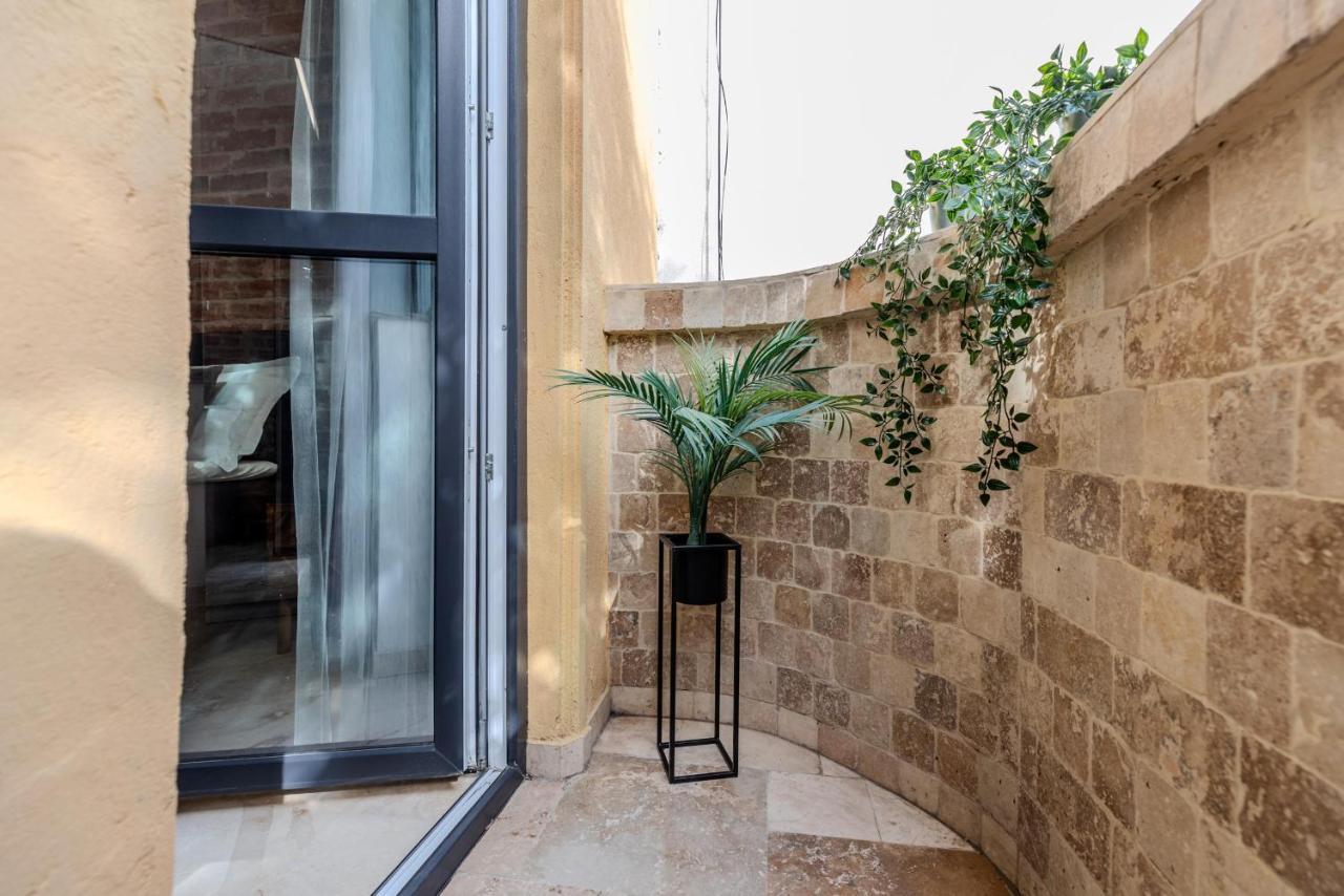 בוקרשט Luxury Living: Smart 2Br Apartment At Unirii Square מראה חיצוני תמונה