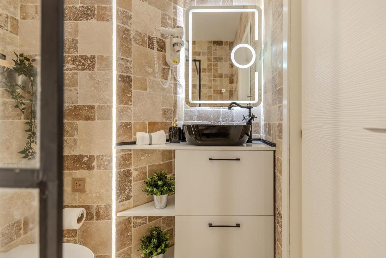 בוקרשט Luxury Living: Smart 2Br Apartment At Unirii Square מראה חיצוני תמונה