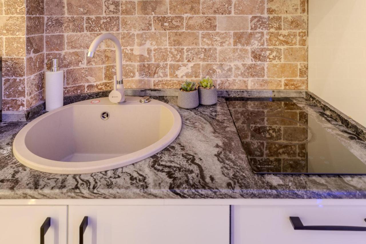 בוקרשט Luxury Living: Smart 2Br Apartment At Unirii Square מראה חיצוני תמונה