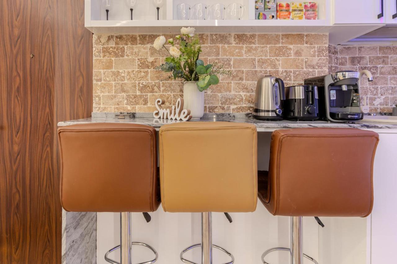 בוקרשט Luxury Living: Smart 2Br Apartment At Unirii Square מראה חיצוני תמונה