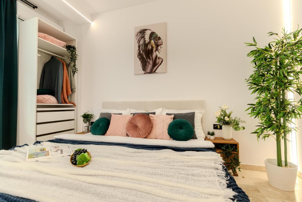 בוקרשט Luxury Living: Smart 2Br Apartment At Unirii Square מראה חיצוני תמונה