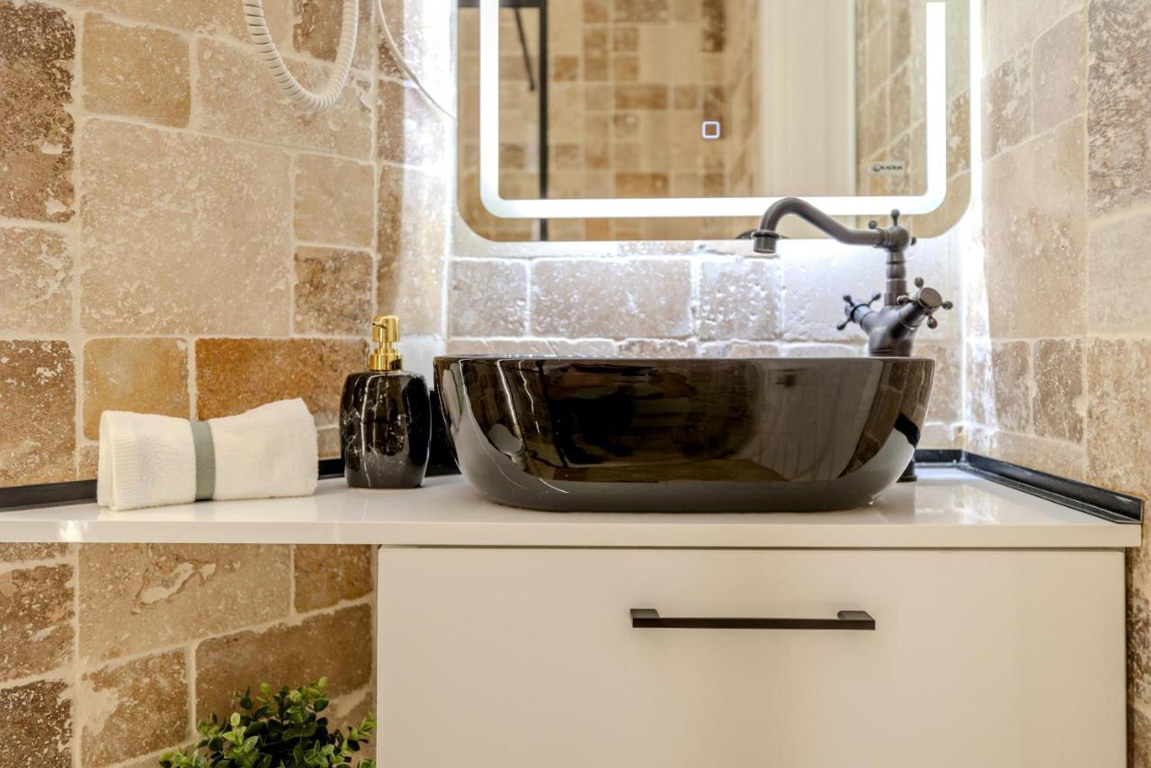 בוקרשט Luxury Living: Smart 2Br Apartment At Unirii Square מראה חיצוני תמונה
