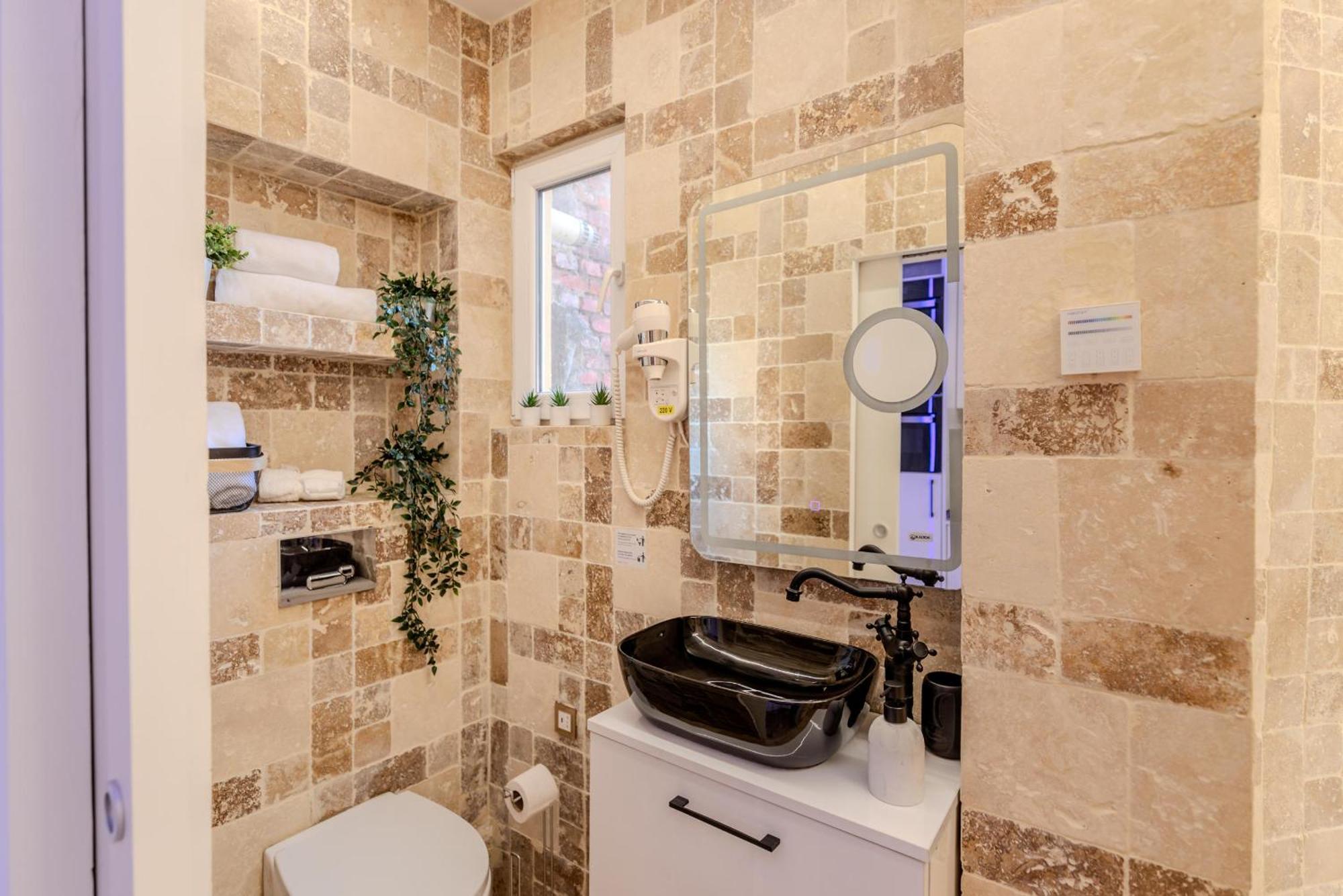 בוקרשט Luxury Living: Smart 2Br Apartment At Unirii Square מראה חיצוני תמונה