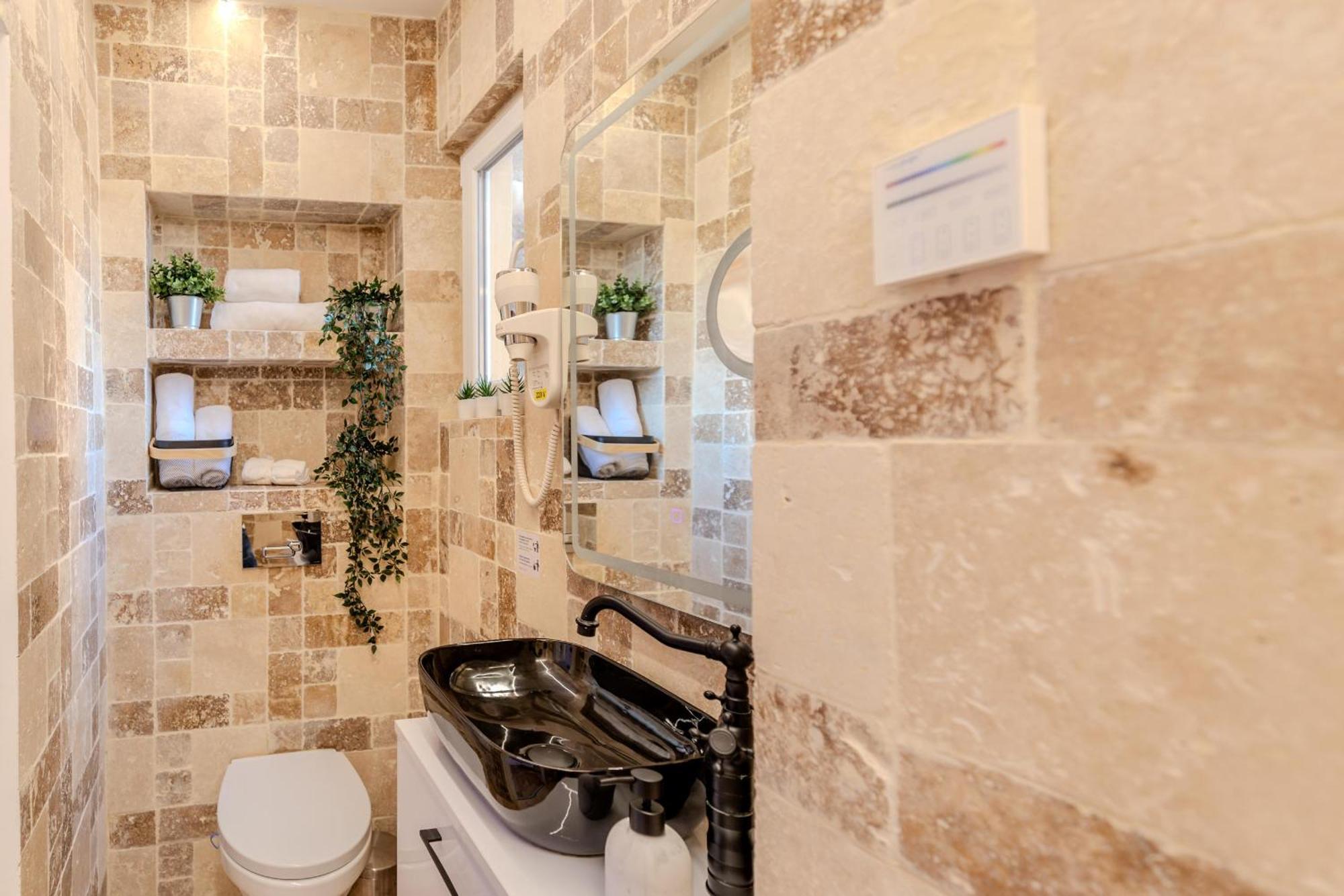 בוקרשט Luxury Living: Smart 2Br Apartment At Unirii Square מראה חיצוני תמונה
